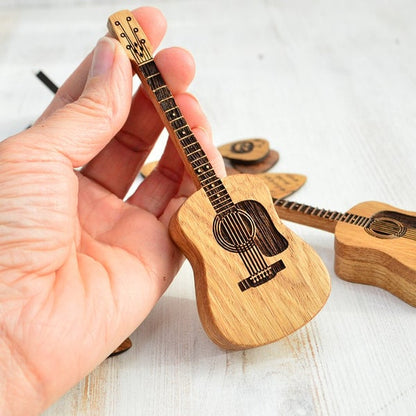 Luthen™ - Personalized Oak Keepsake For Guitar Players