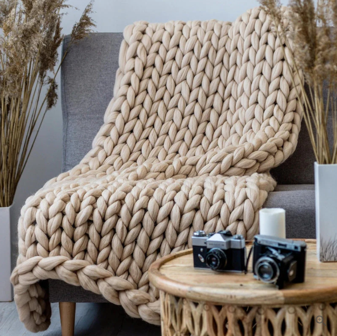 Looma™ - Hand-knitted Natural Throw for Year‑Round Comfort