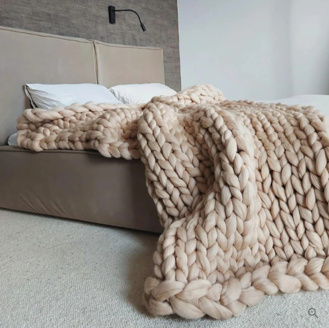 Looma™ - Hand-knitted Natural Throw for Year‑Round Comfort