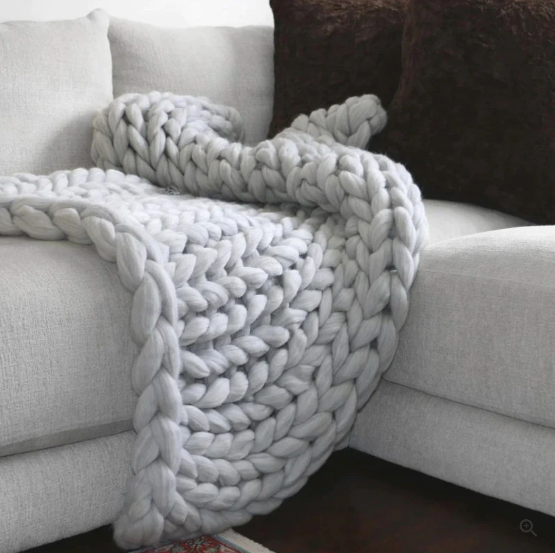 Looma™ - Hand-knitted Natural Throw for Year‑Round Comfort