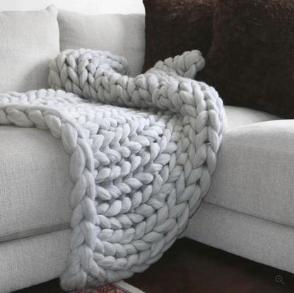 Looma™ - Hand-knitted Natural Throw for Year‑Round Comfort