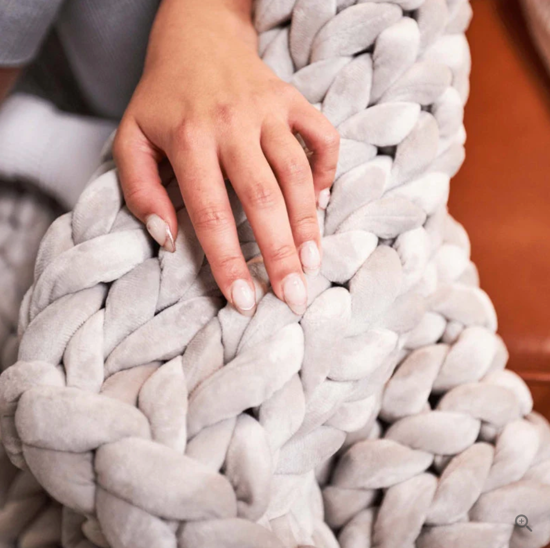Looma™ - Hand-knitted Natural Throw for Year‑Round Comfort