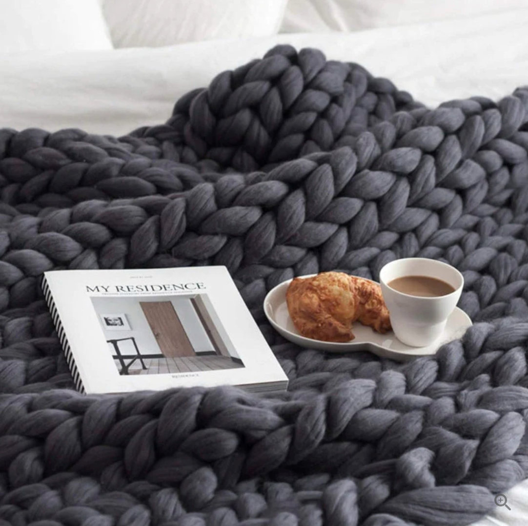 Looma™ - Hand-knitted Natural Throw for Year‑Round Comfort
