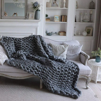 Looma™ - Hand-knitted Natural Throw for Year‑Round Comfort