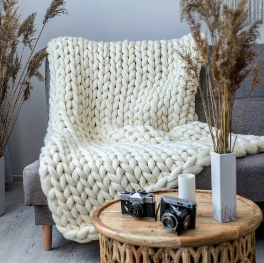 Looma™ - Hand-knitted Natural Throw for Year‑Round Comfort