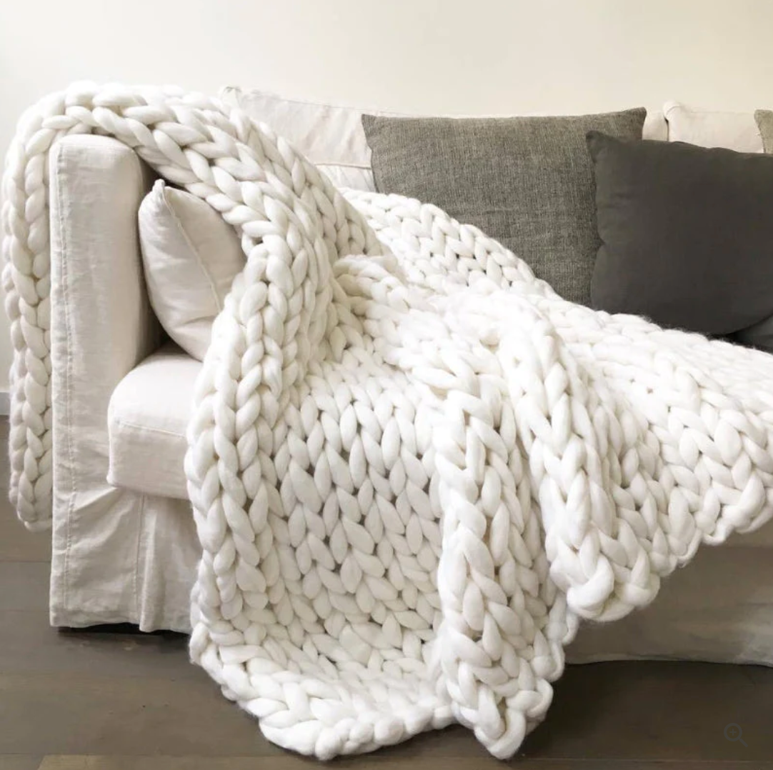 Looma™ - Hand-knitted Natural Throw for Year‑Round Comfort