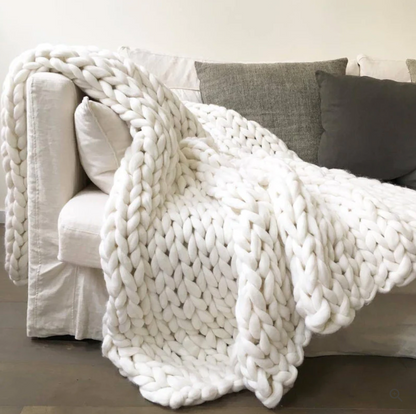 Looma™ - Hand-knitted Natural Throw for Year‑Round Comfort