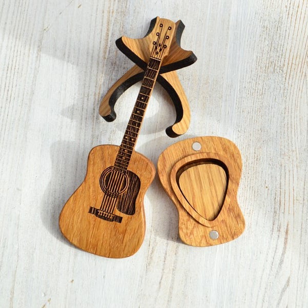 Luthen™ - Personalized Oak Keepsake For Guitar Players