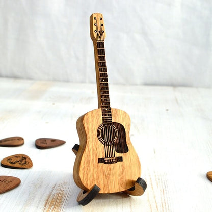 Luthen™ - Personalized Oak Keepsake For Guitar Players