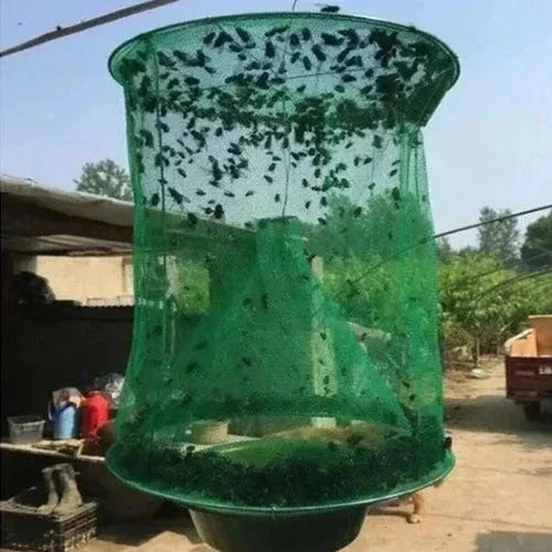 Averis™ - Hangs Outdoors to Reduce Fly Activity