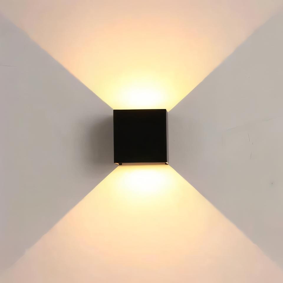 Magnea™ - Cord-Free Accent Light for Tight Spaces