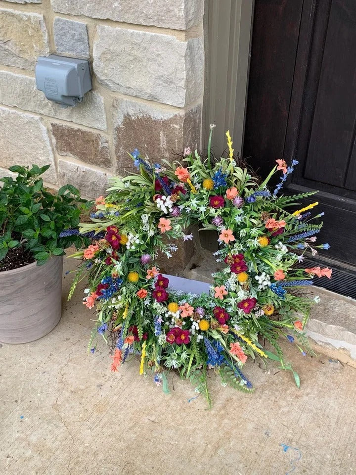 Bramble™ - Timeless Wildflower Charm for Entryways
