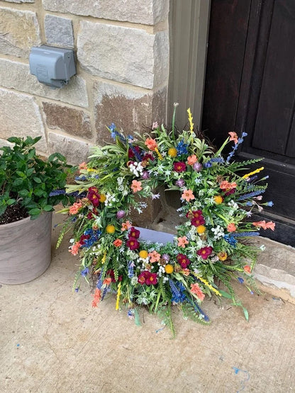 Bramble™ - Timeless Wildflower Charm for Entryways