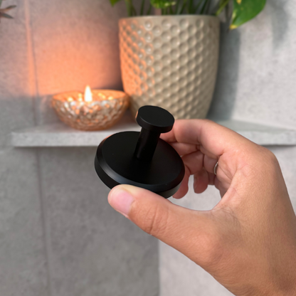 Aeris™ - Clean, Tool-Free Hanging For Smooth Surfaces