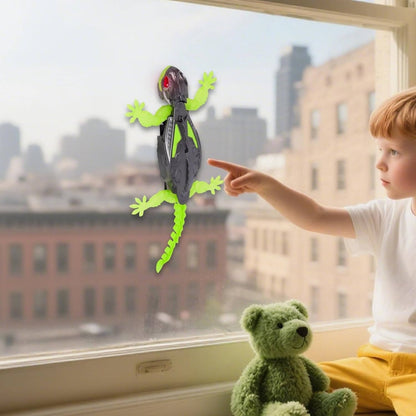 Creezo™ - Lifelike Wall-Climbing Toy That Surprises Playmates