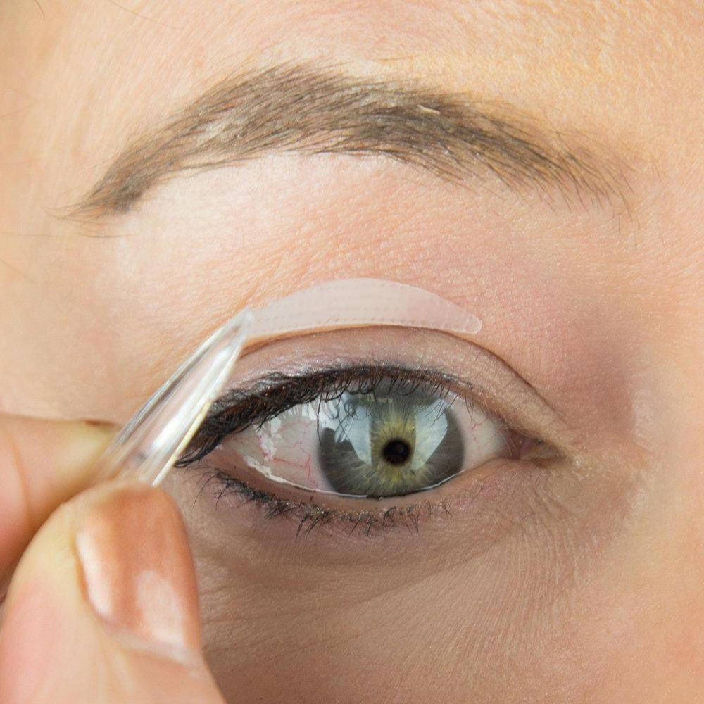 Lustra™ - Subtle Crease Lift for Naturally Awake Eyes
