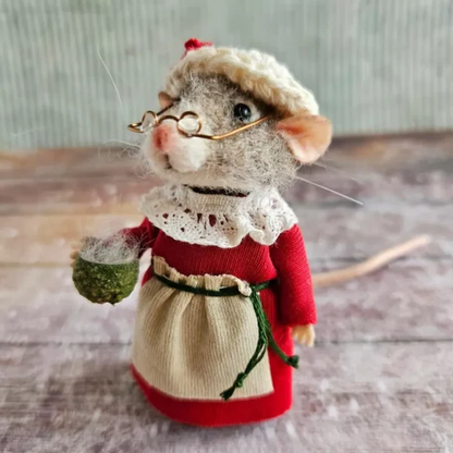 Feltro™ - Handcrafted Holiday Mouse Decoration in Wool